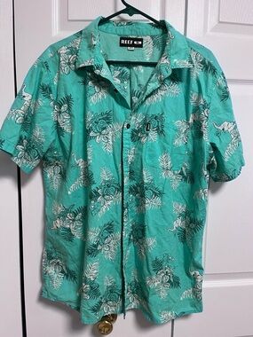 Reef Men’s XL Tropical Short Sleeve Shirt